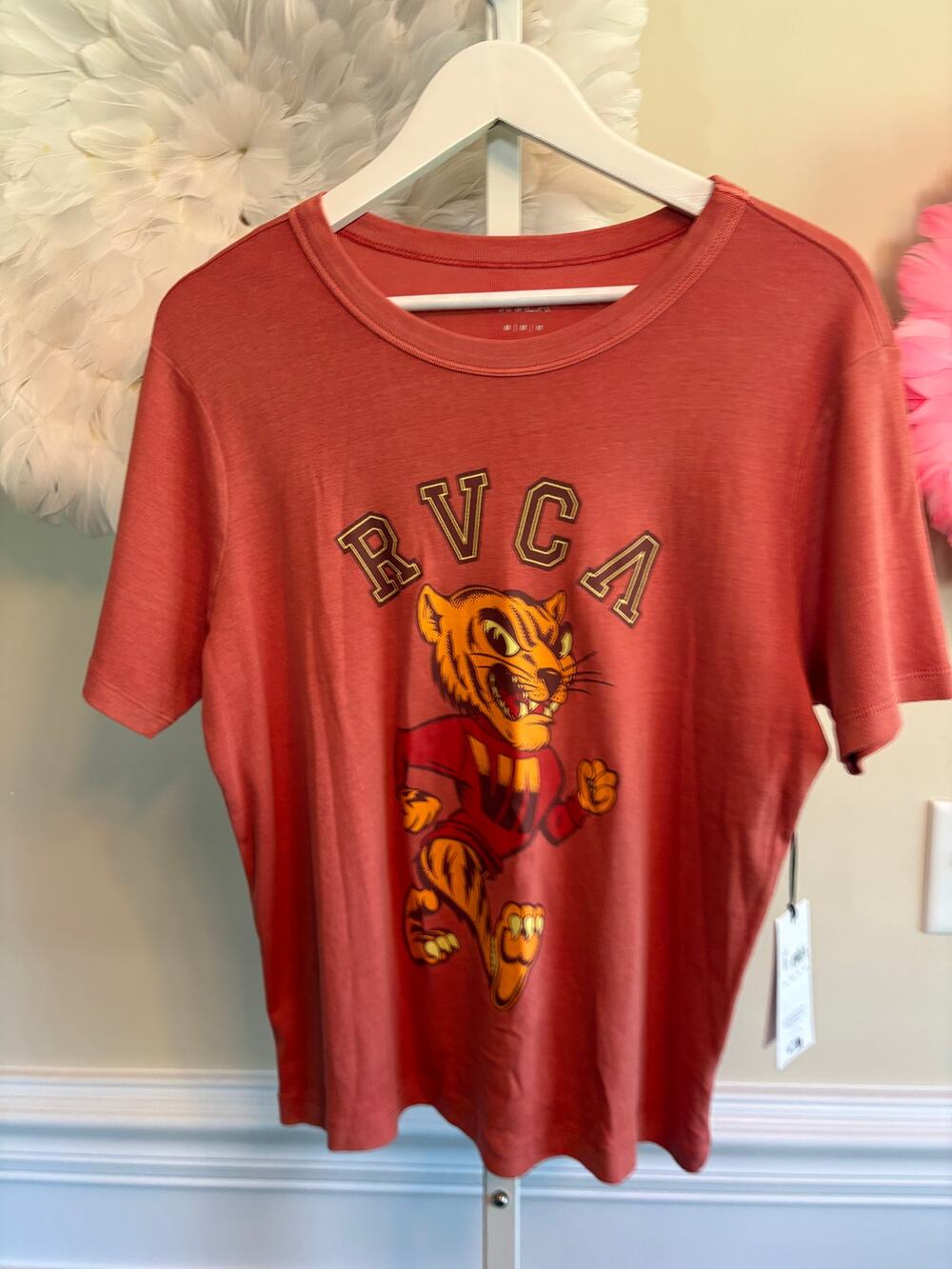 RVCA DAILY TEE SIZE M NWT